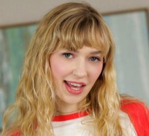 Mackenzie Moss Biography, Age, Height, Family, Wiki & More