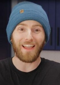 Linus Tech Tips Biography, Age, Height, Family, Wiki & More