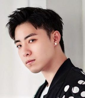 Zong Zijie Biography, Age, Height, Family, Wiki & More
