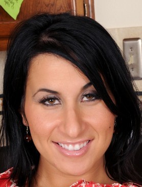 Sophia Bella Wiki, Height, Husband, Biography & More