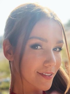 Alexis Crystal Biography, Age, Height, Family, Wiki & More